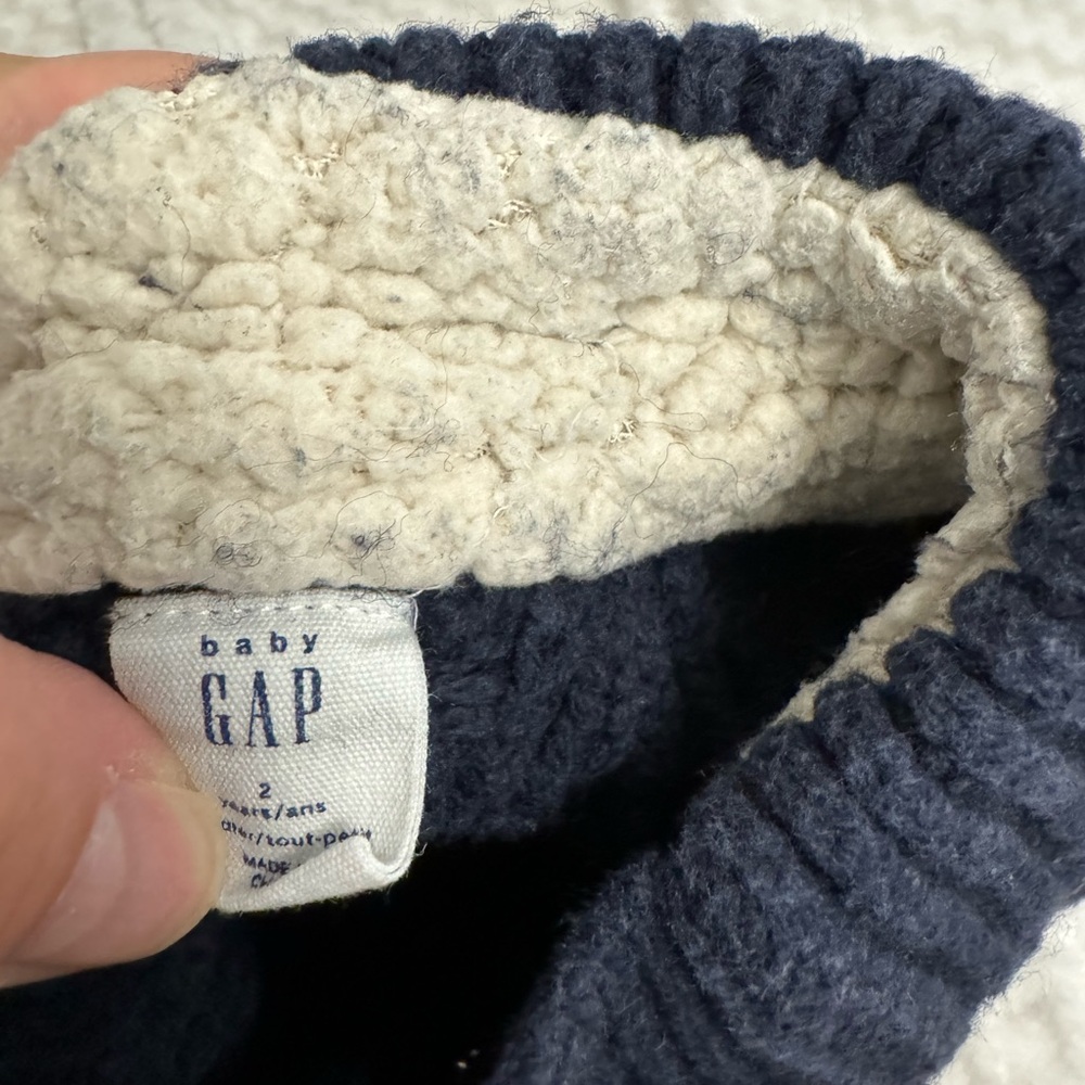 #24 Sweater - Picture 3 of 3